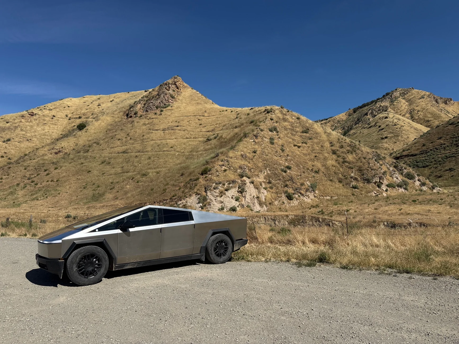Tesla Cybertruck Daily random Cybertruck photos thread - Post Yours! 📸 🤳 IMG_0976