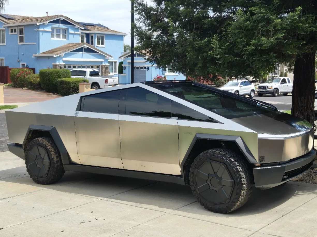 Tesla Cybertruck Cyberbeast on Gladiator X Comp M/T Tires + Diffuser Erase 1777069811367-bl