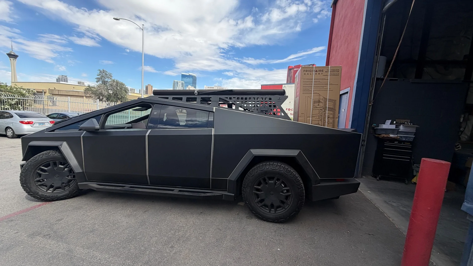 Tesla Cybertruck What Are You Hauling in your Cybertruck? 🦾 👷‍♂️ IMG_3142