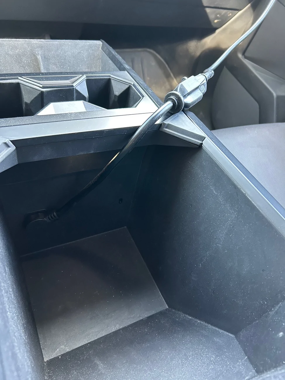 Tesla Cybertruck Air compressor setup 1777082455417-wr