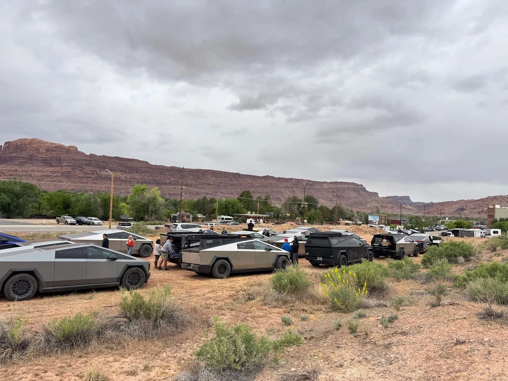 Tesla Cybertruck Urander x DECKED in Moab with CyberTrex Events IMG_6573