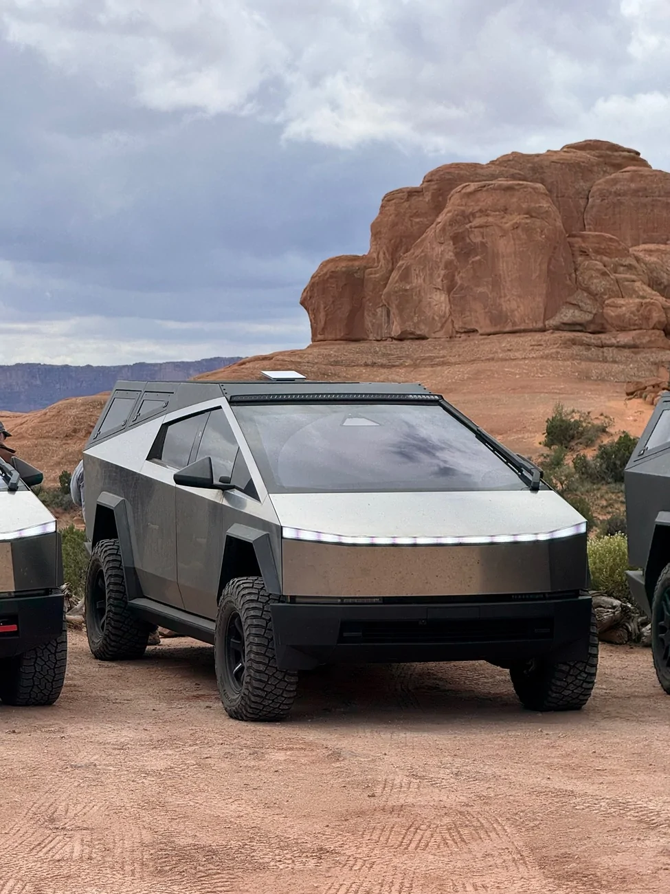 Tesla Cybertruck Urander x DECKED in Moab with CyberTrex Events IMG_6732