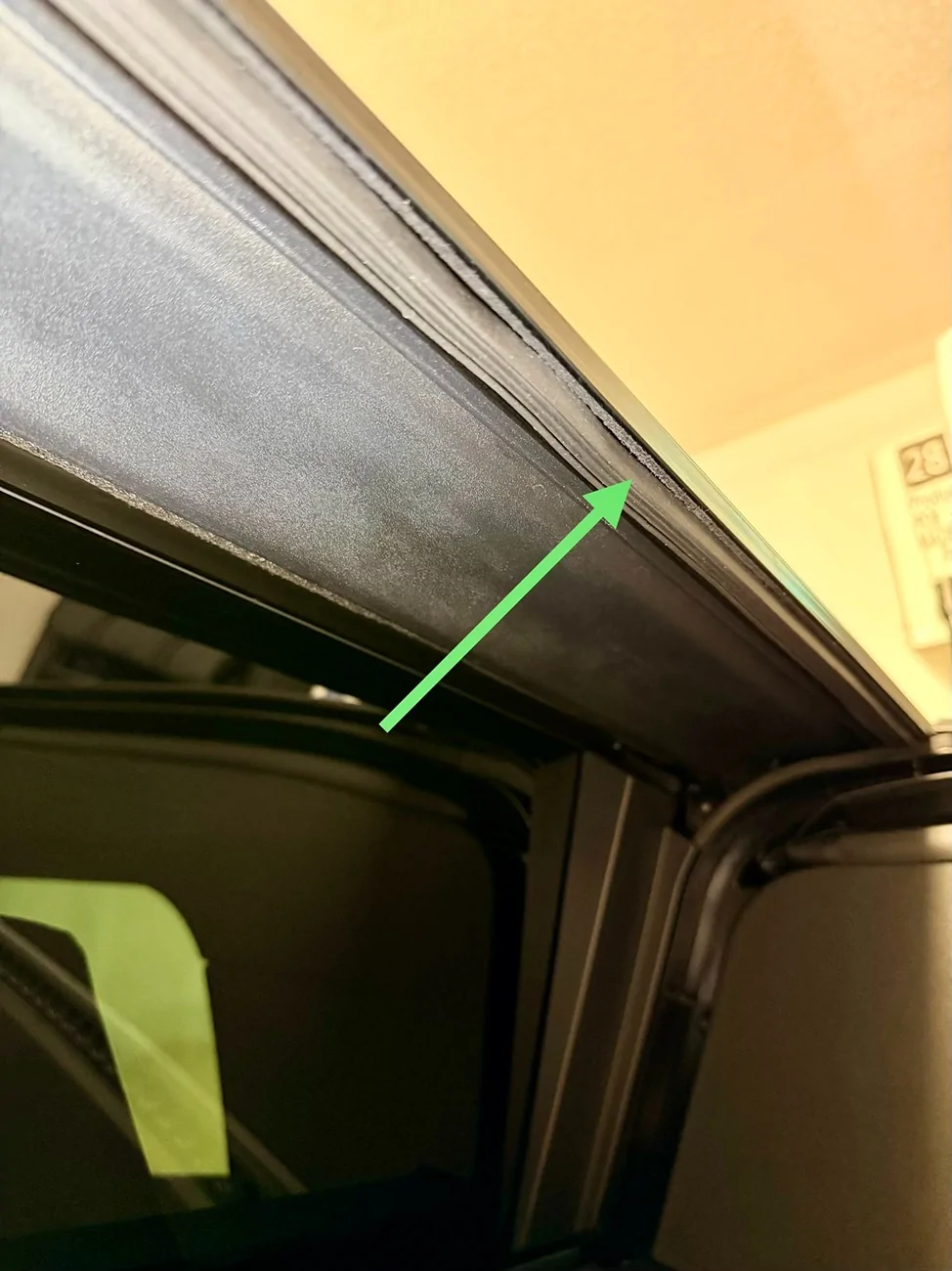 Tesla Cybertruck Tonneau cover leaks IMG_8465