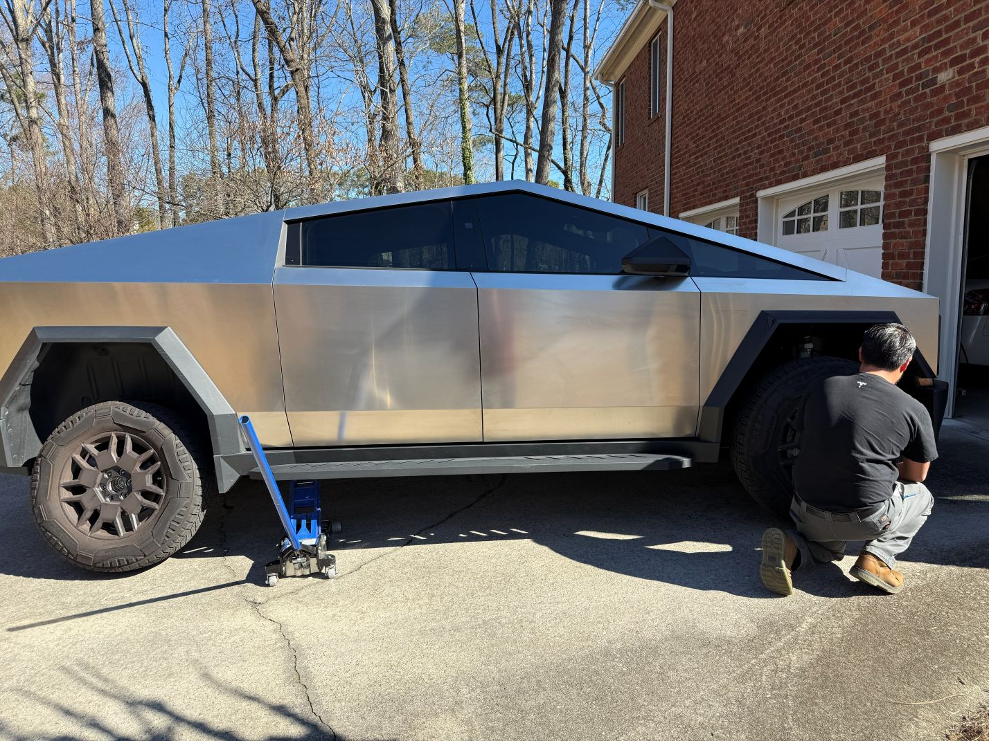 Tesla Cybertruck Running Boards - any downsides / drawbacks? running_boards_2