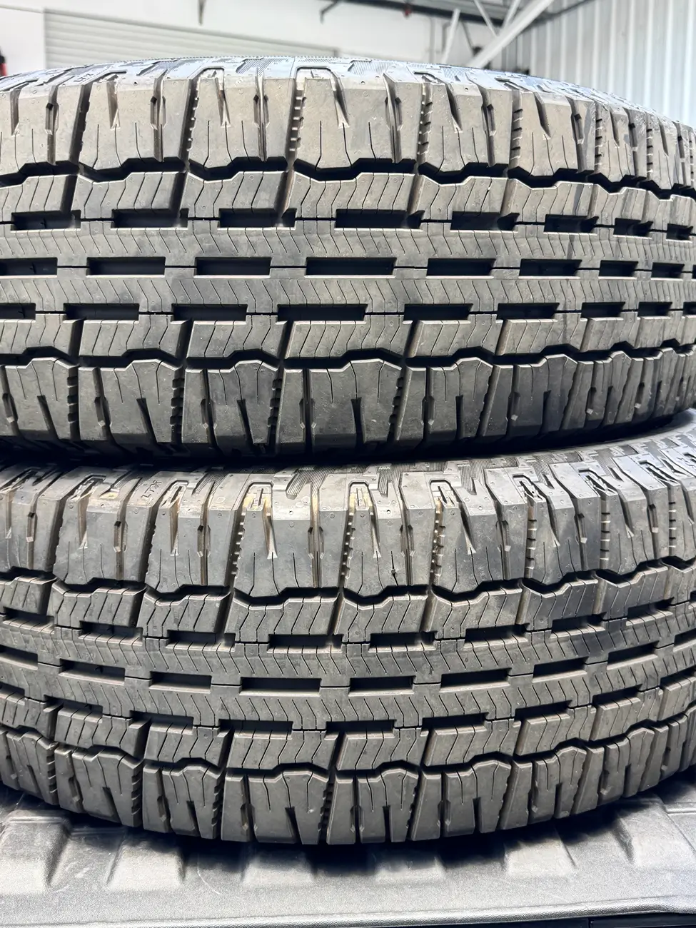 Tesla Cybertruck Michelin Defender LTX Platinum for sale tempImagemvhdiY