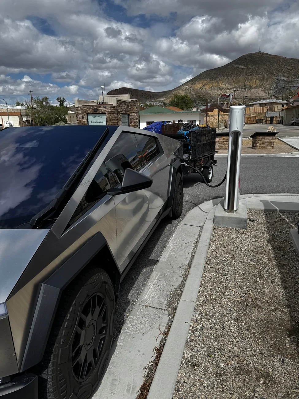 Tesla Cybertruck First time pulling a trailer and lessons learned IMG_0764