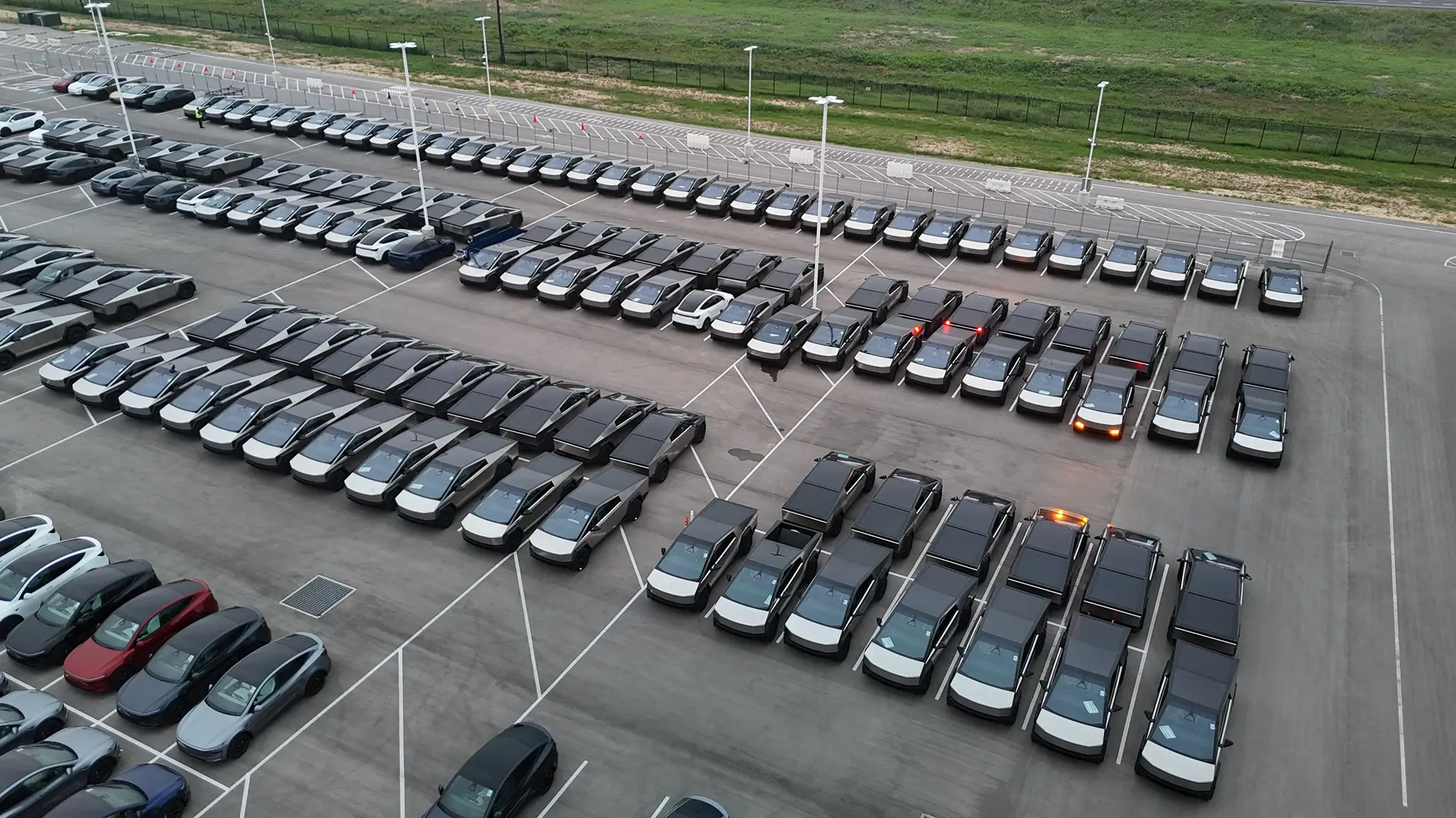 Tesla Cybertruck Base AWD CT availability 1777490602034-o