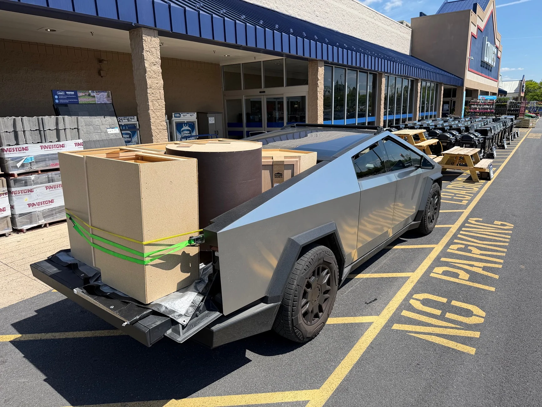 Tesla Cybertruck Daily random Cybertruck photos thread - Post Yours! 📸 🤳 IMG_1806