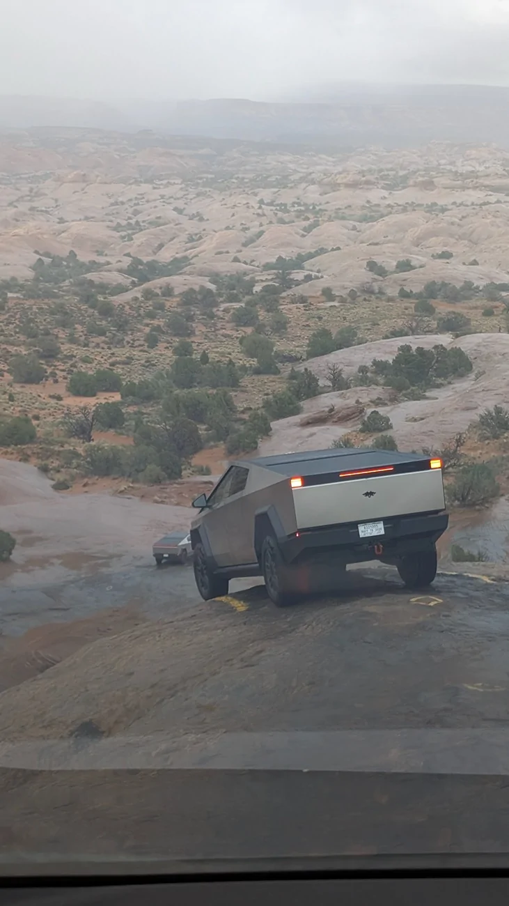 Tesla Cybertruck Cybertruck does Hell's Gate and Hell's Revenge 🔥 PXL_20260426_201639888