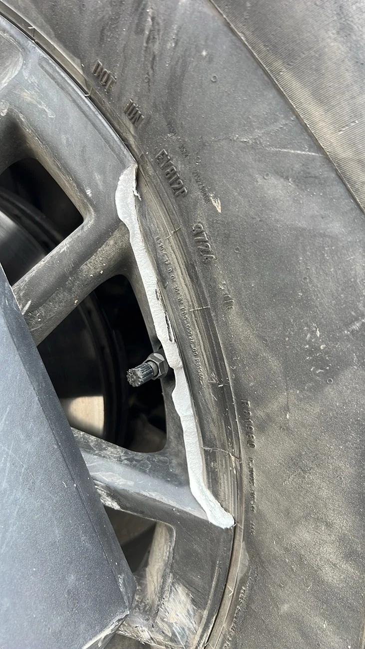 Tesla Cybertruck Got in a crash, giga cast fractured (video) IMG_9551