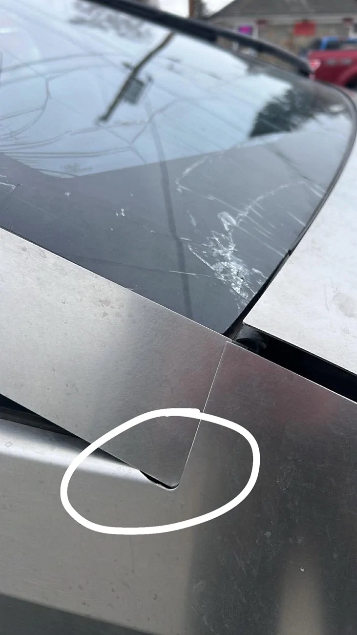 Tesla Cybertruck Got in a crash, giga cast fractured (video) IMG_9554