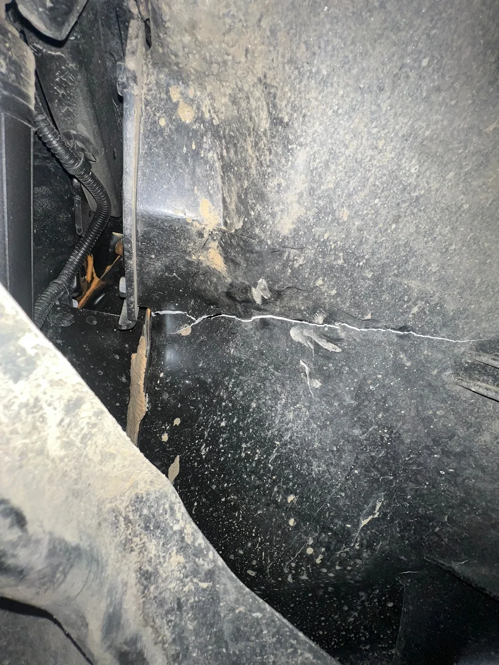 Tesla Cybertruck Got in a crash, giga cast fractured (video) IMG_9567
