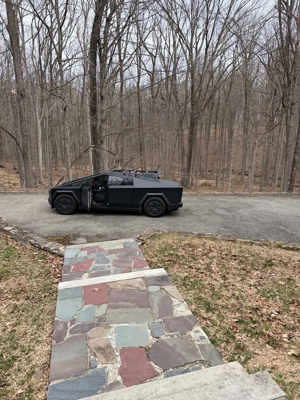 Tesla Cybertruck Daily random Cybertruck photos thread - Post Yours! 📸 🤳 IMG_1459