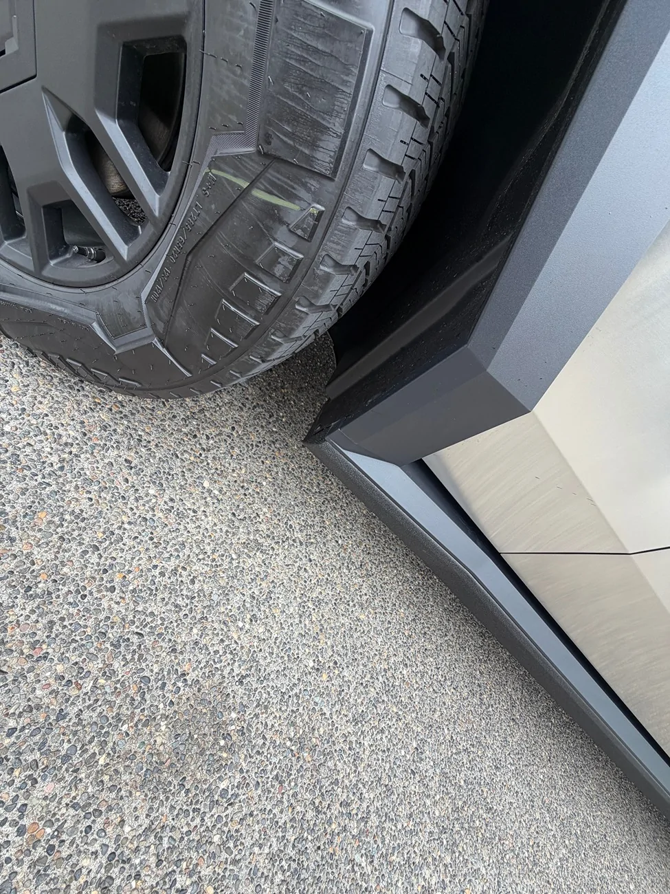 Tesla Cybertruck Upgraded my 2024 to 2026 Cybertruck AWD Premium (39xxx to 93xxx) - differences / comparison review IMG_1912