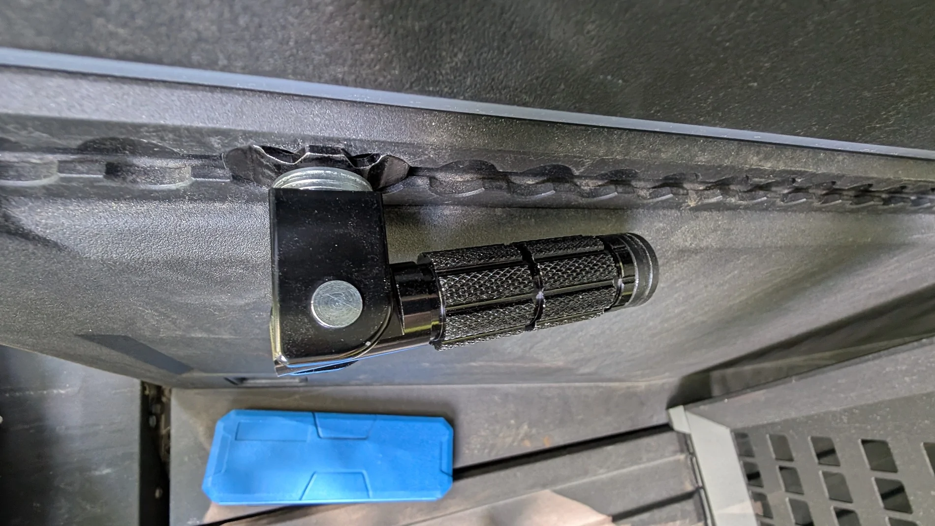 Tesla Cybertruck Grab handles for bed vault (to hoist yourself up / in) -- DIY instructions 1000016991