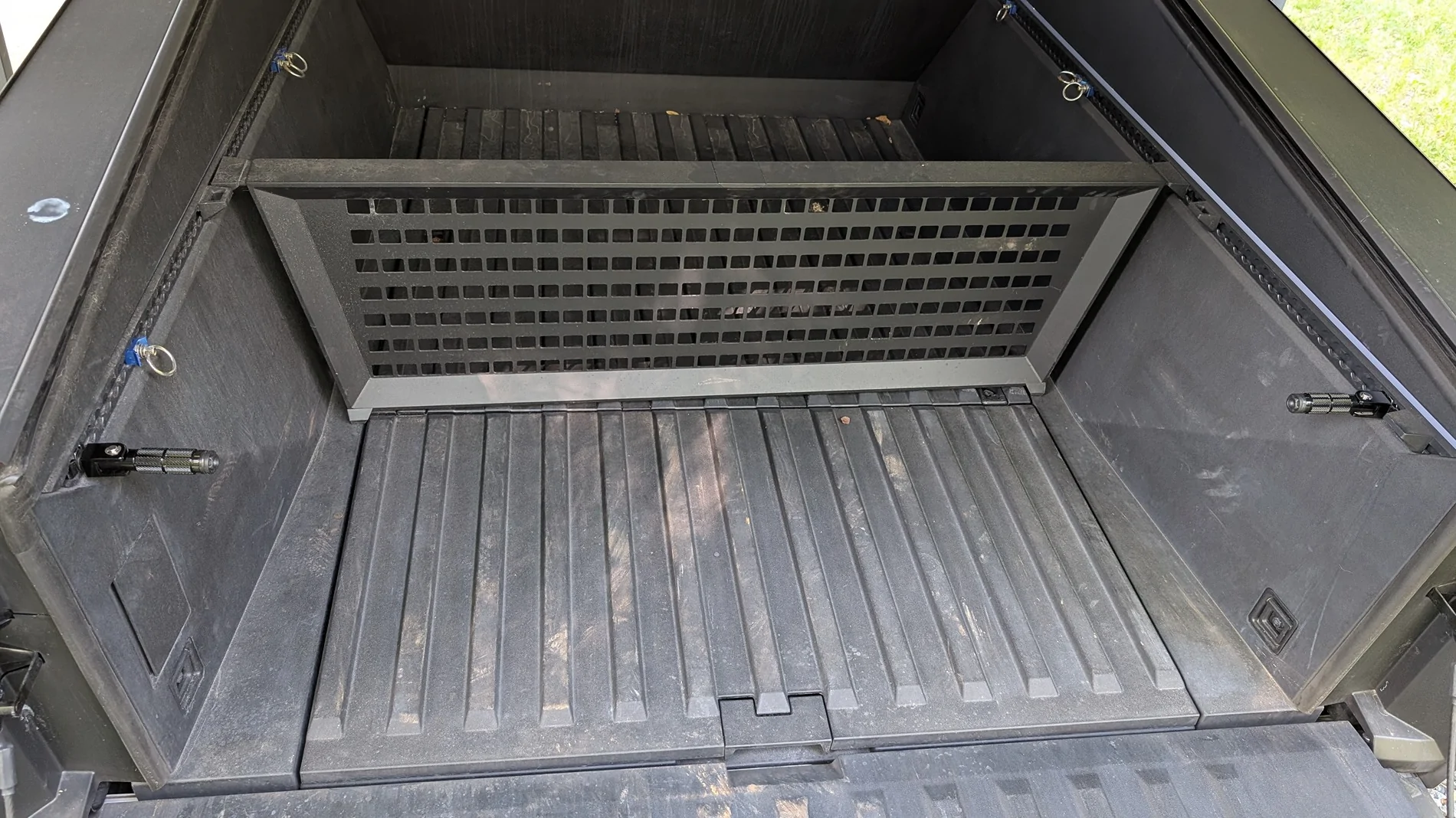 Tesla Cybertruck Grab handles for bed vault (to hoist yourself up / in) -- DIY instructions 1000017007