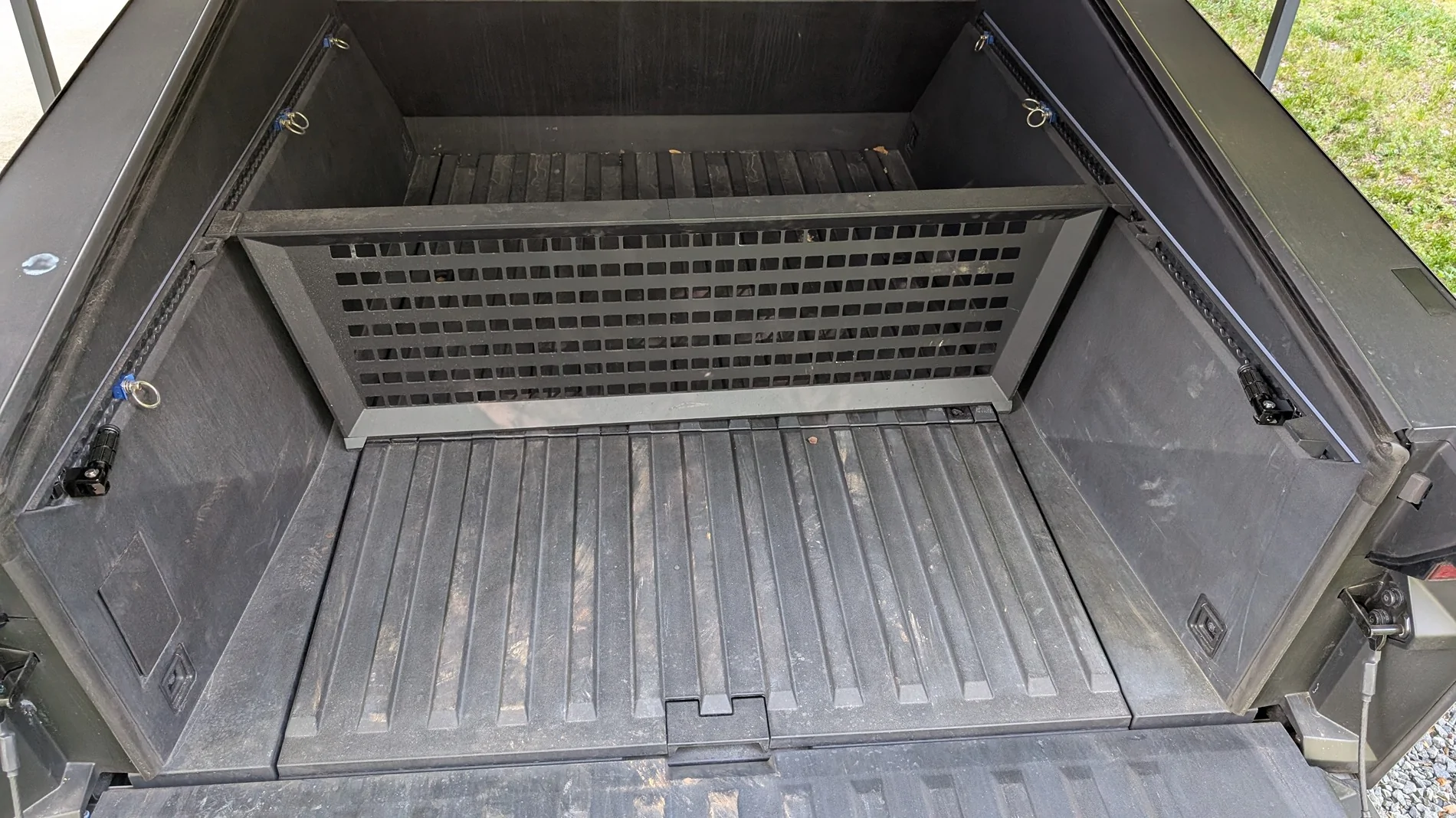 Tesla Cybertruck Grab handles for bed vault (to hoist yourself up / in) -- DIY instructions 1000017009