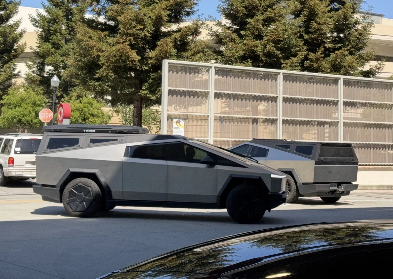 Tesla Cybertruck Urander Bed Cap Ideas & Setups IMG_8396