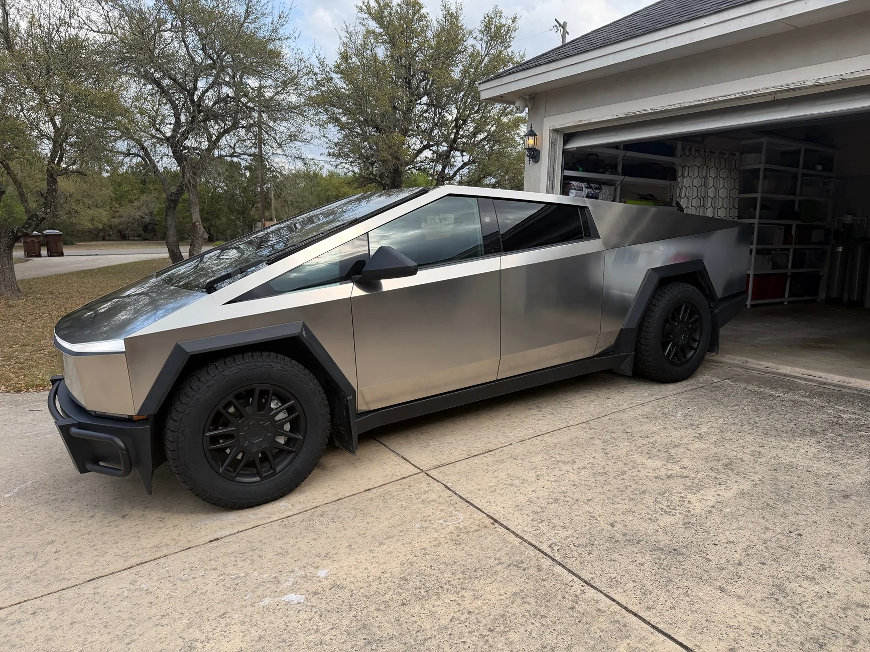 Tesla Cybertruck Pirelli Scorpion All-Season Tires on Cyber wheels IMG_9469