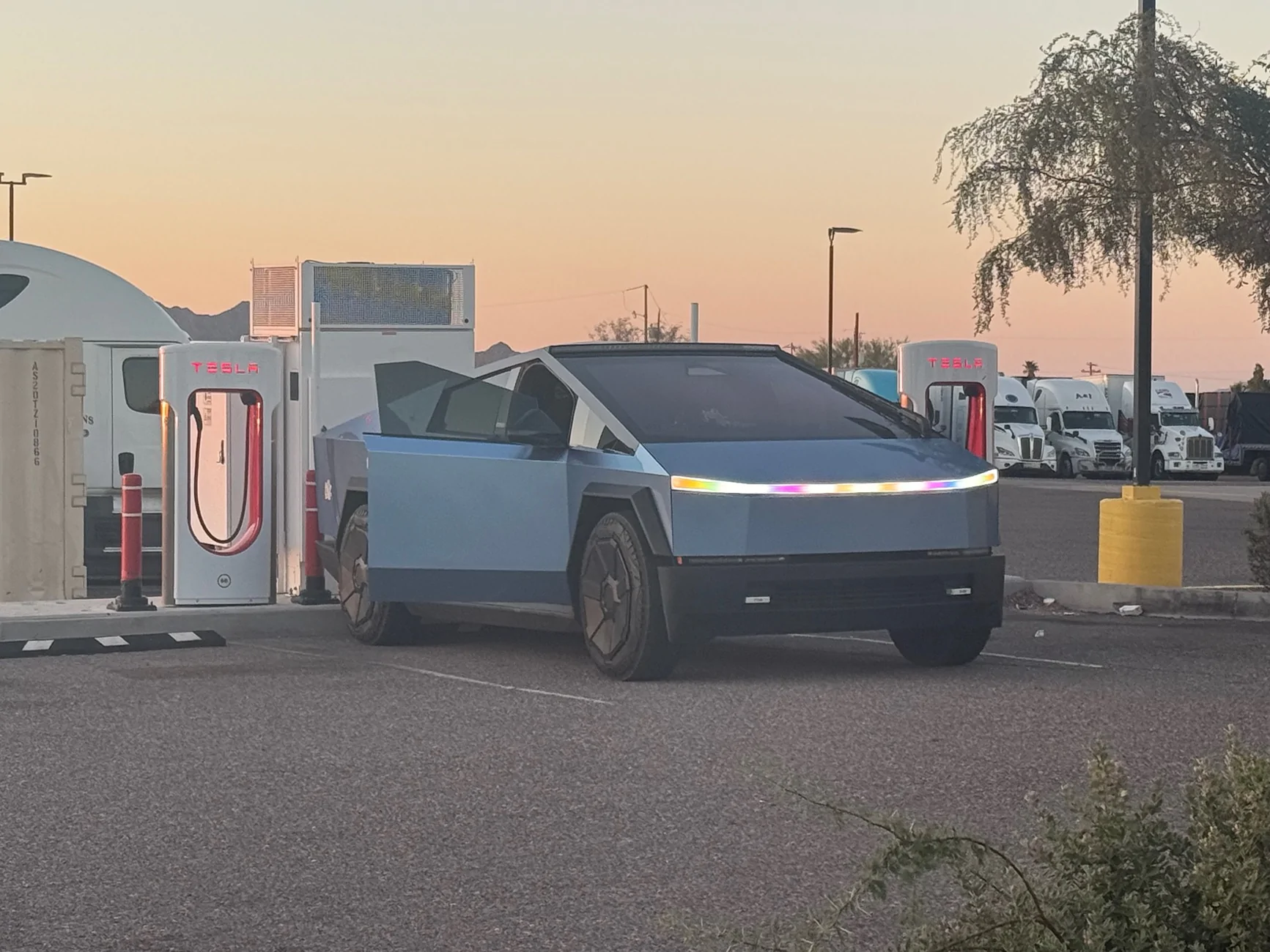 Tesla Cybertruck Daily random Cybertruck photos thread - Post Yours! 📸 🤳 IMG_3889