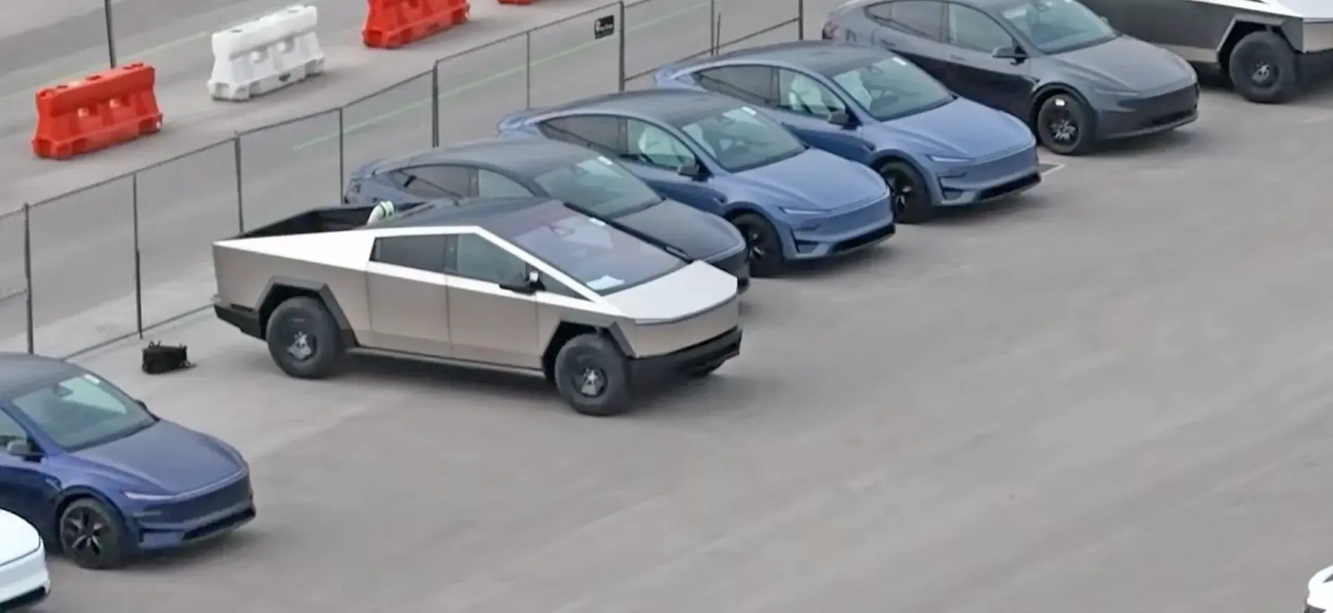 Tesla Cybertruck $59K SAWD - Deliveries soon?!🤞🤞 2 Standard AWD Cybertrucks spotted at Gigafactory outbound lot! 119182-10c49fed024dbdb0dce89462ce88e263