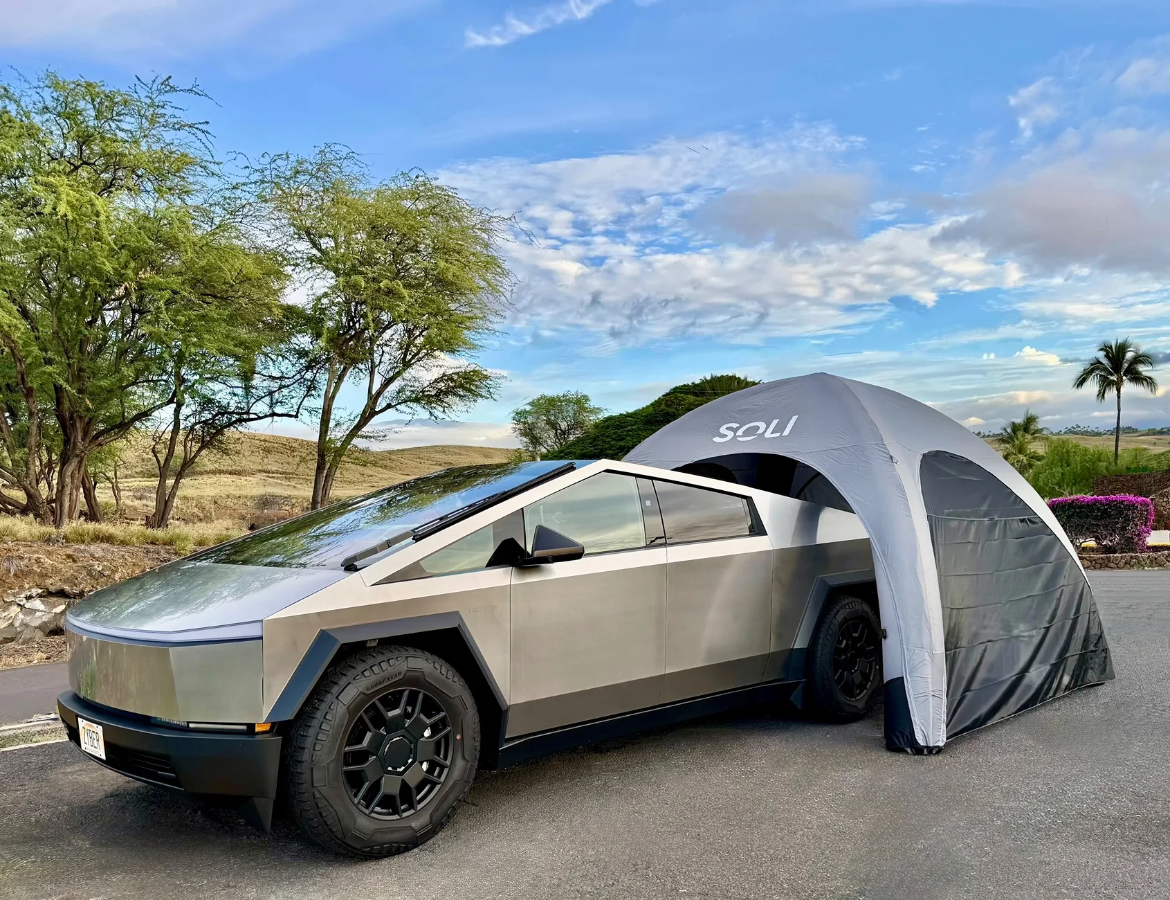 Tesla Cybertruck Hitch mounted shade umbrella IMG_2462