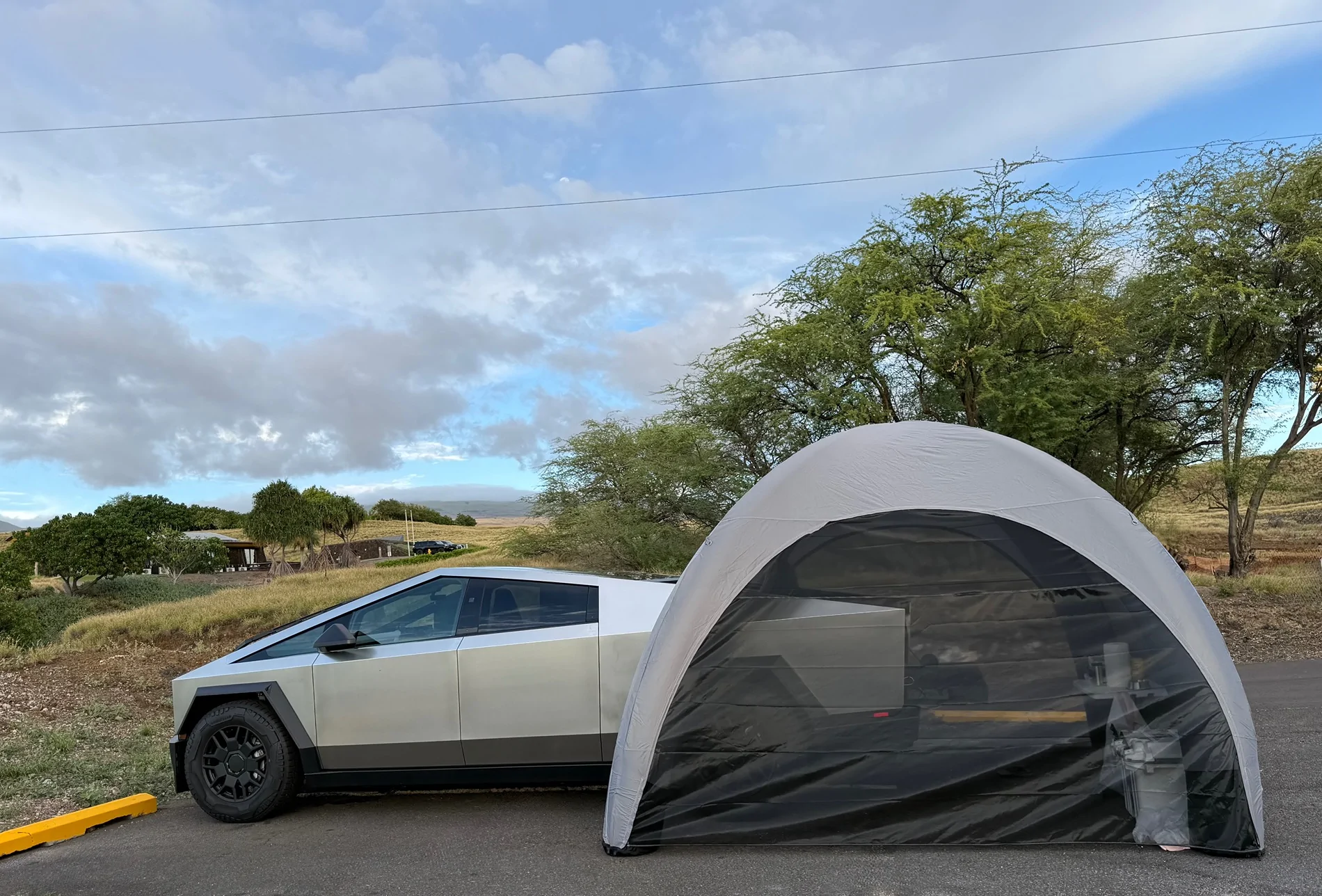 Tesla Cybertruck Hitch mounted shade umbrella IMG_2461