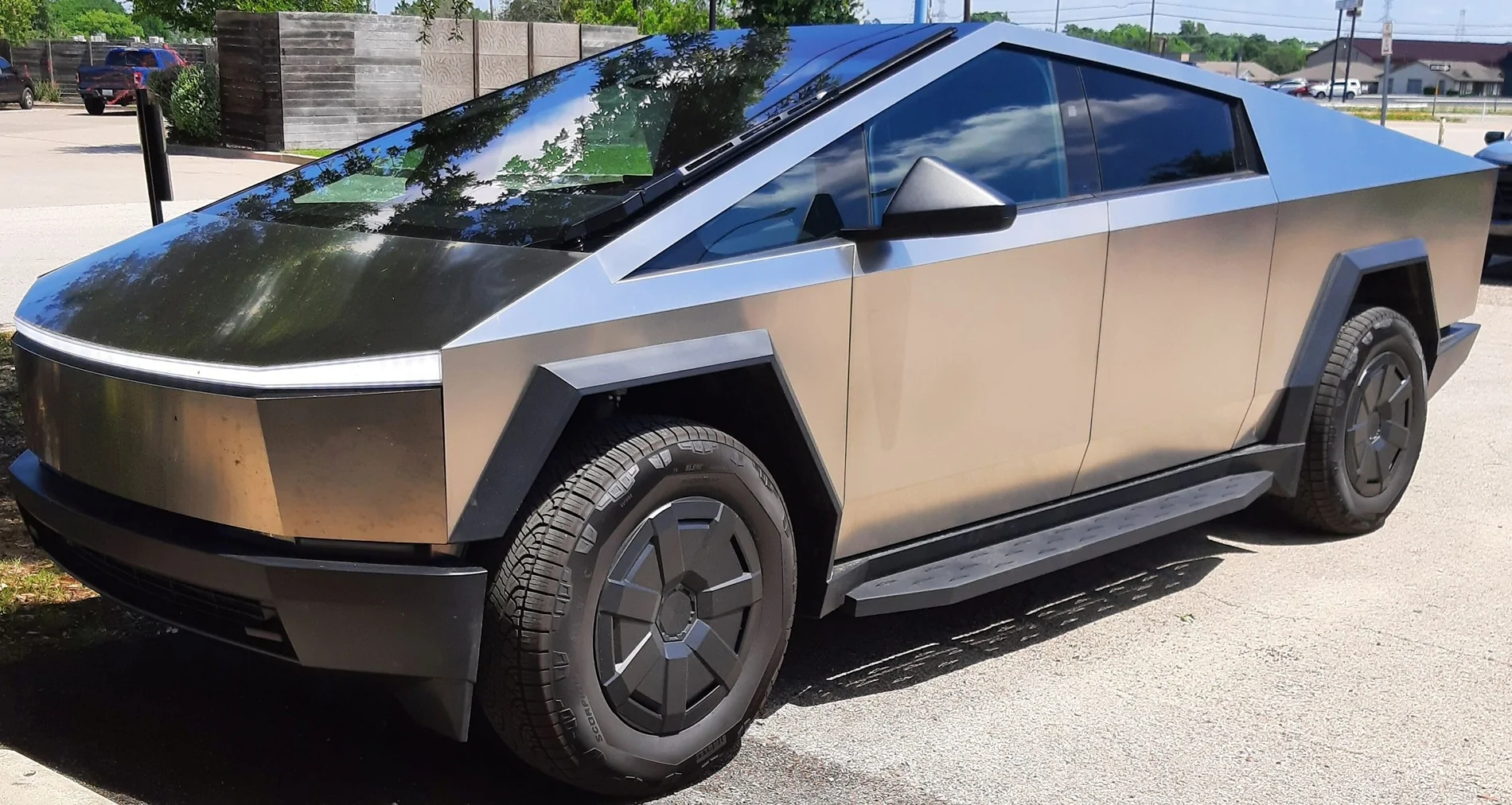 Tesla Cybertruck Who has the BEST running boards? Show us what you've got! 20260512_115734