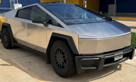 Tesla Cybertruck Cybertuck I polished on the North Shore of Hawaii 🤙🏾🙏🏽 CT polished 3000 grit