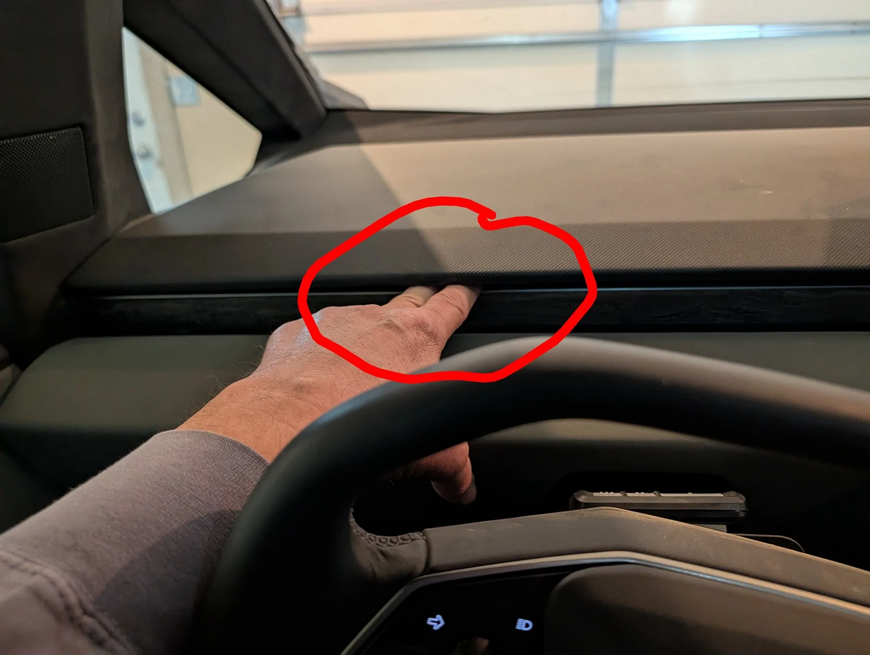 Tesla Cybertruck Need to fix Dash Rattle, most CT's should have it... PXL_20260514_125044674~2