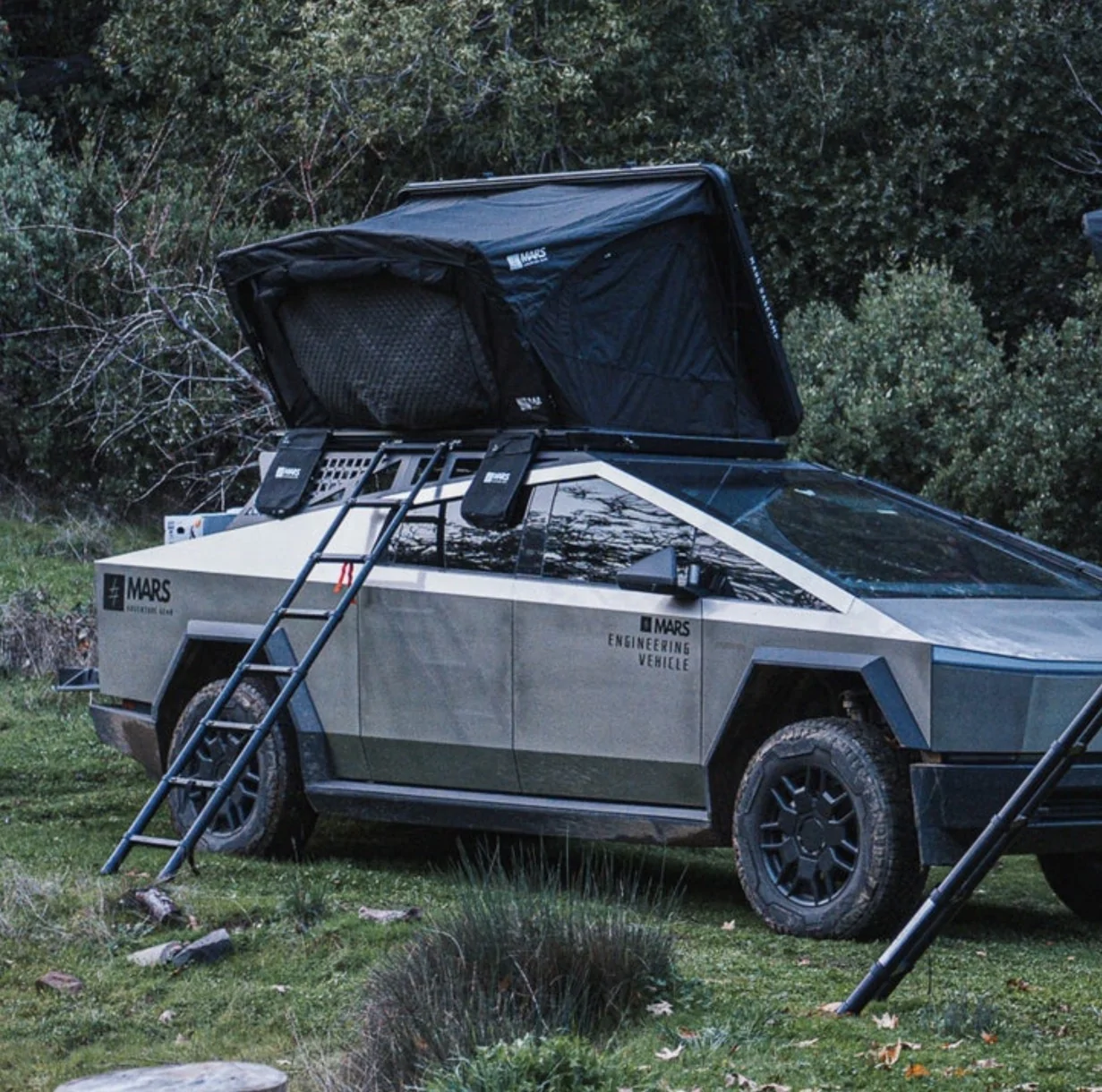 Tesla Cybertruck NEW: Horizon Rooftop Tent | Mars Adventure Gear | Cybertruck IMG_4082