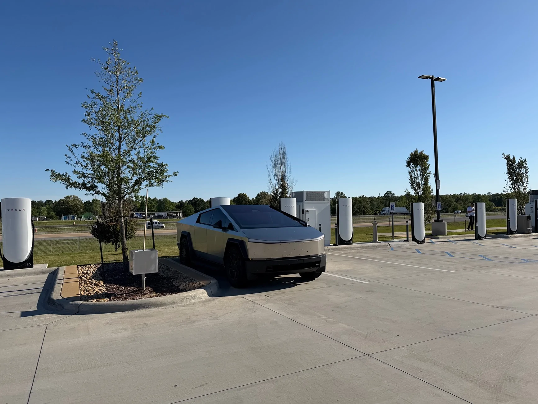 Tesla Cybertruck 2026 new glass roof reduces heat by 50% IMG_1517