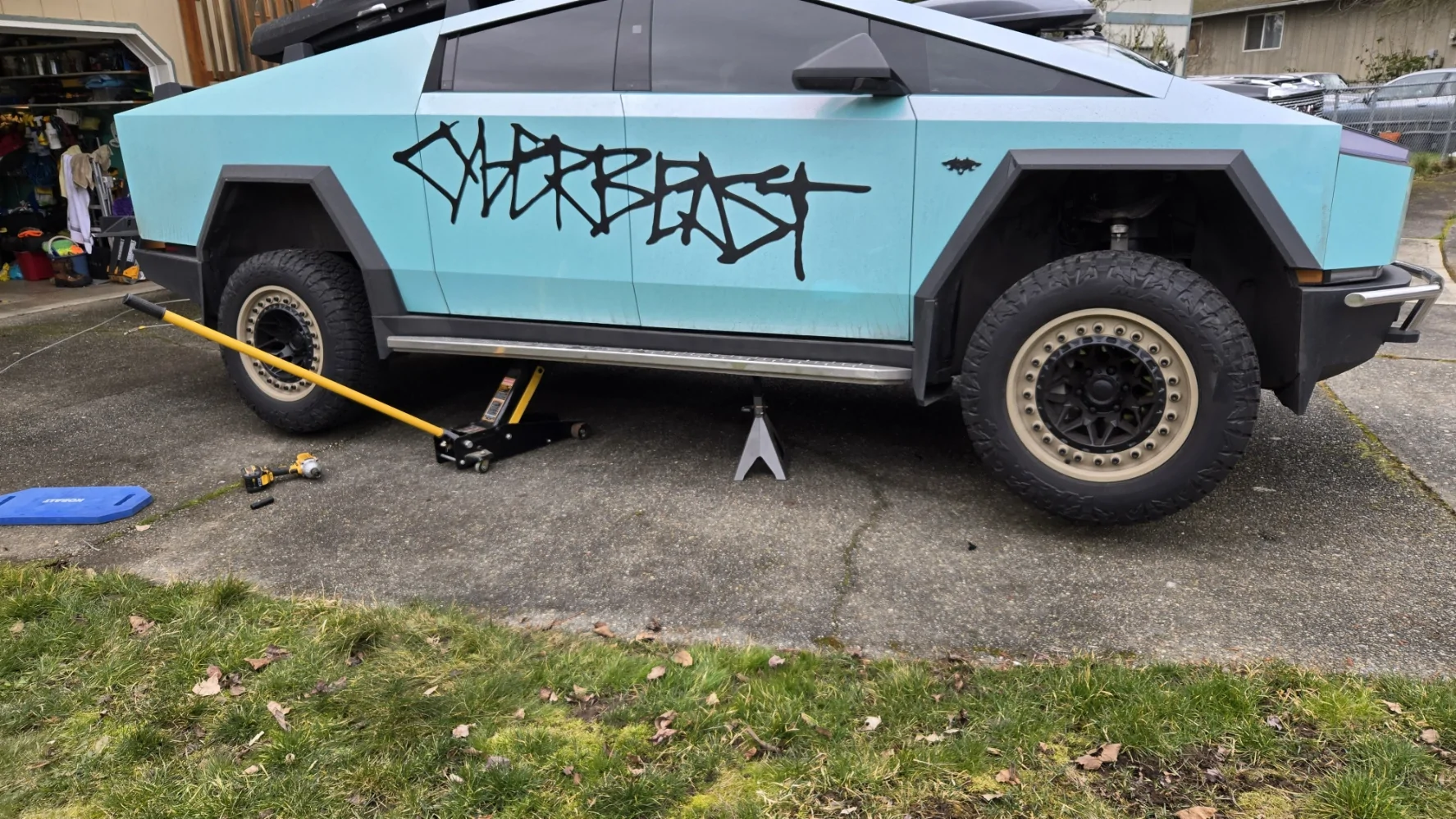 Tesla Cybertruck Who has the BEST running boards? Show us what you've got! 20250209_141110