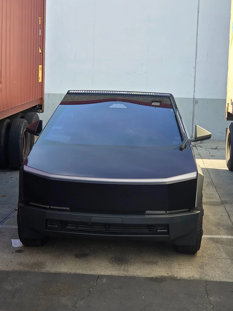 Tesla Cybertruck Windshield tint (upper part) 20251105_134316