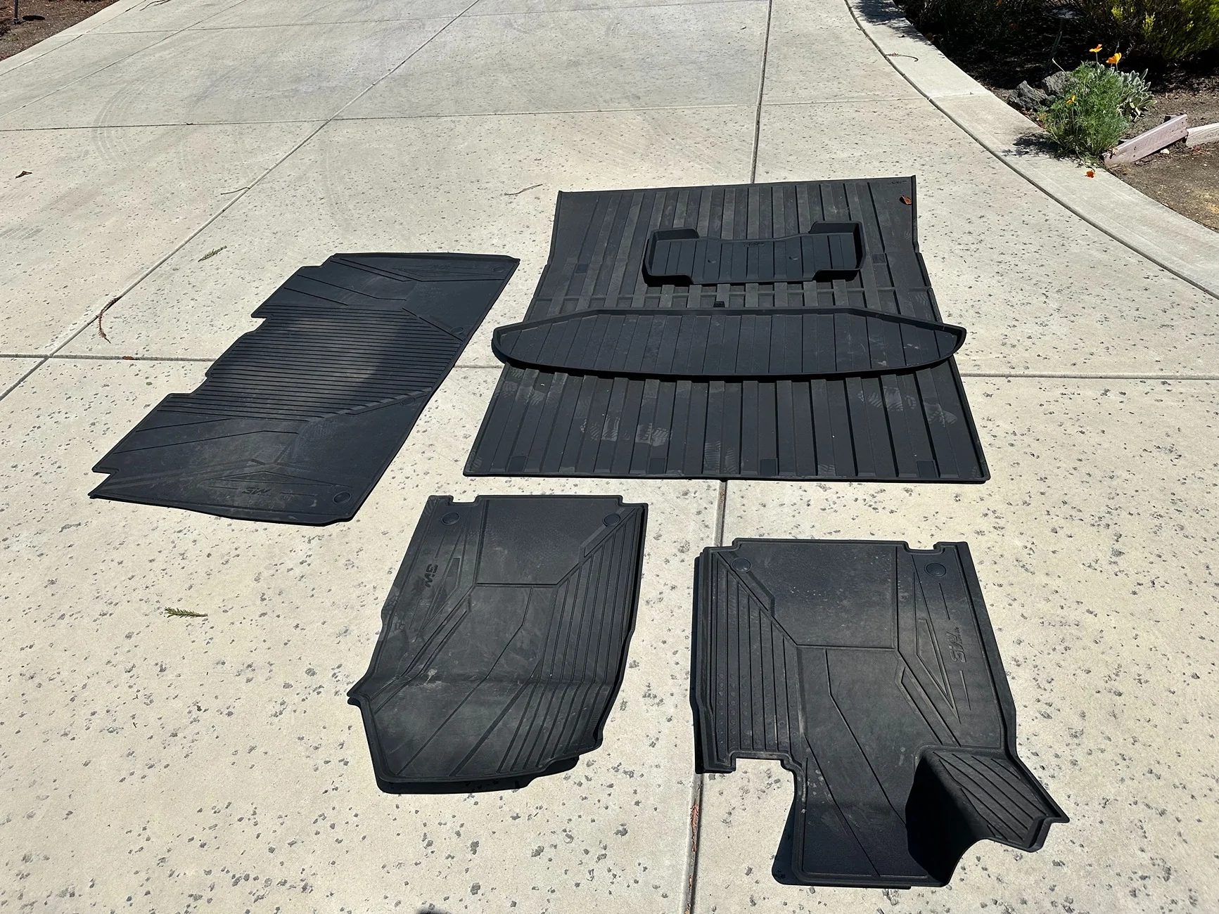 Tesla Cybertruck 3W Cybertruck Full Interior and Truck bed Mats IMG_3105