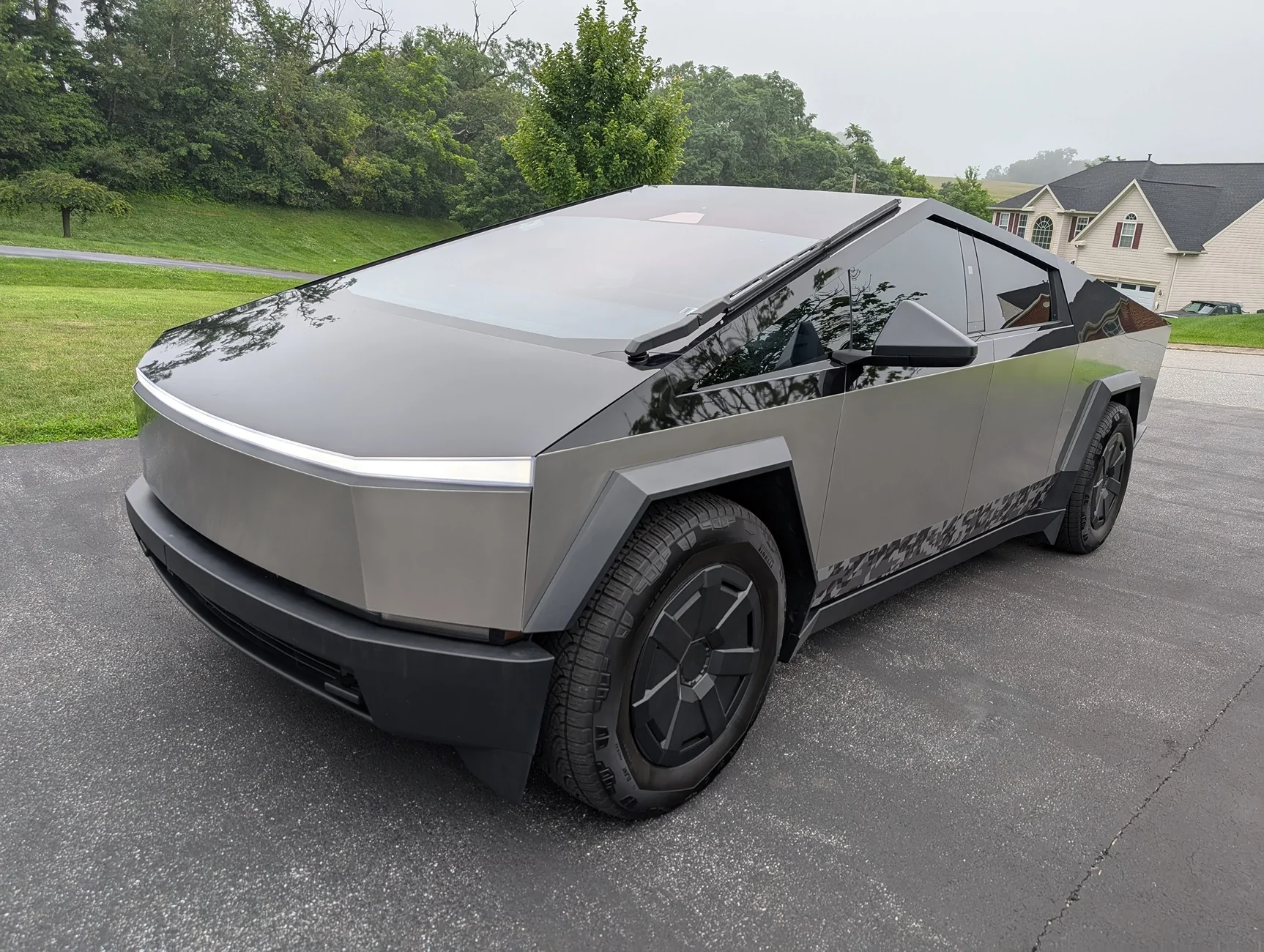 Tesla Cybertruck Windshield tint (upper part) PXL_20250712_121432640