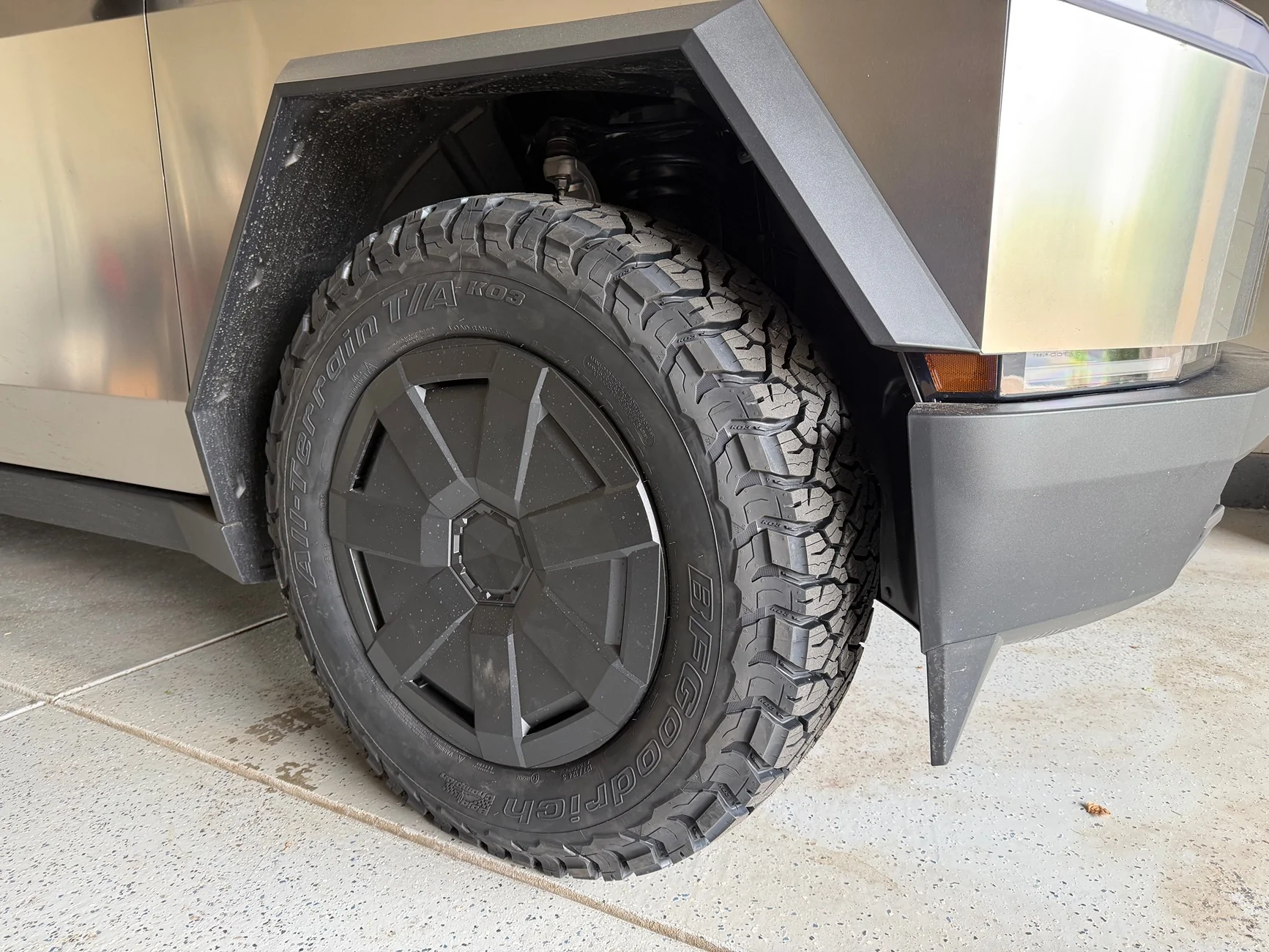 Tesla Cybertruck Pirelli Scorpion OEM A/S to KO3 tires IMG_0747