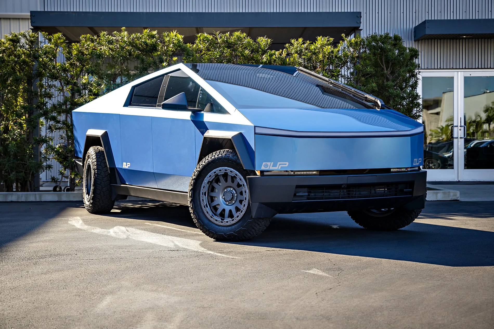 Tesla Cybertruck Which 18" Bead-lock wheels???  Who has T-Sportsline CT6B, Unplugged Performance UP-03, or Martian wheels???? IMG_1545