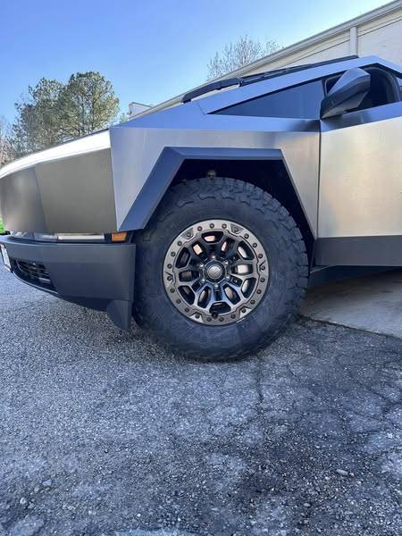 Tesla Cybertruck Which 18" Bead-lock wheels???  Who has T-Sportsline CT6B, Unplugged Performance UP-03, or Martian wheels???? IMG_1557