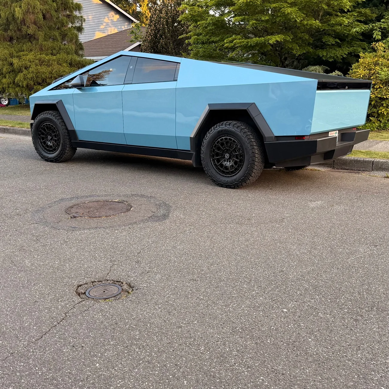 Tesla Cybertruck Pirelli Scorpion OEM A/S to KO3 tires IMG_1012
