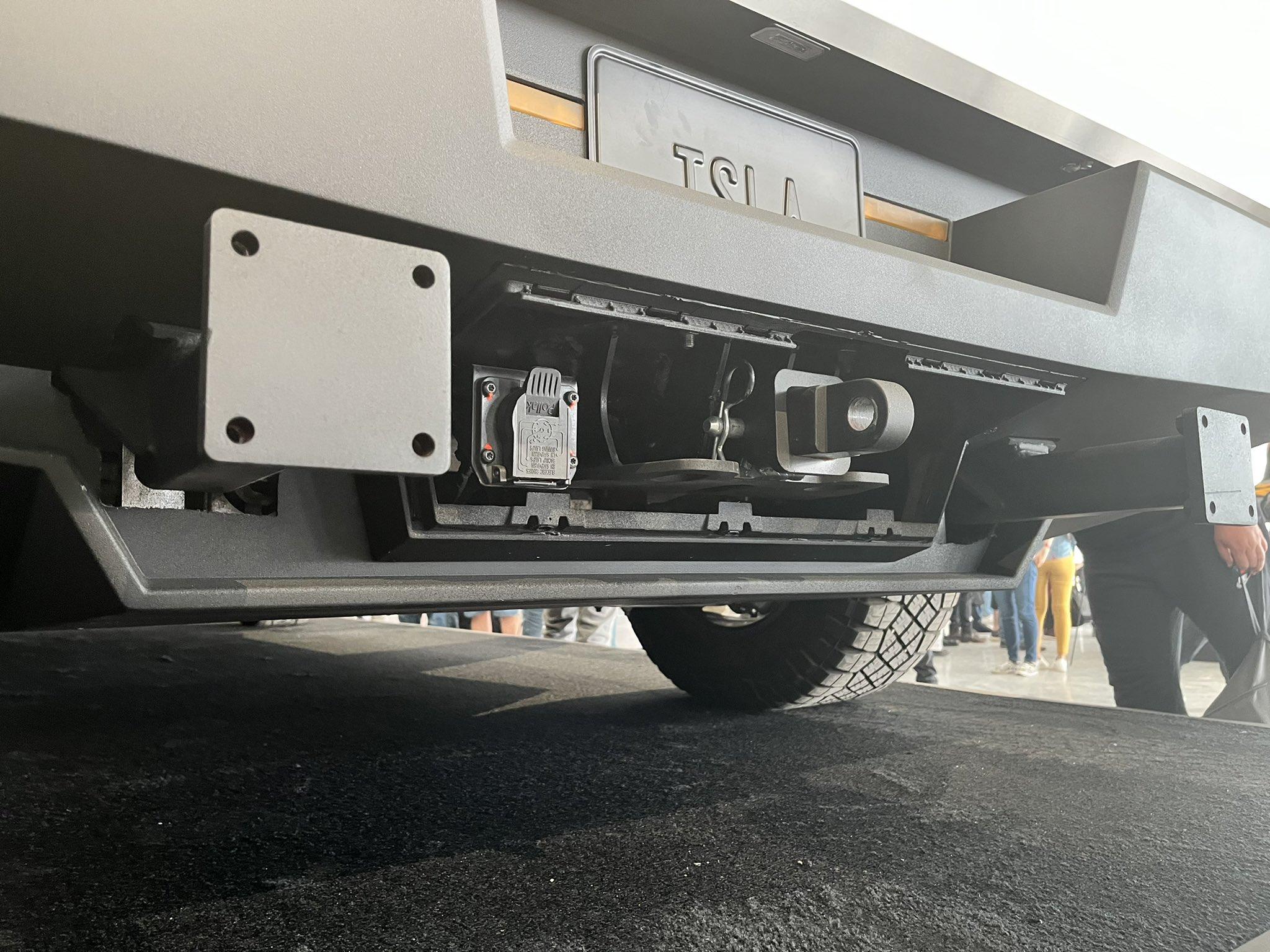 Tesla Cybertruck Cybertruck Makes Appearance @ Cyber Rodeo! FPx1D4tXsA0jtFD