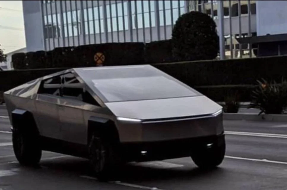 Tesla Cybertruck Musk: Production Cybertruck Width to be 82" and Come Standard With Upper Laser Blade Lights CA2A389E-0A52-4860-8B0B-AF293F09EB3D