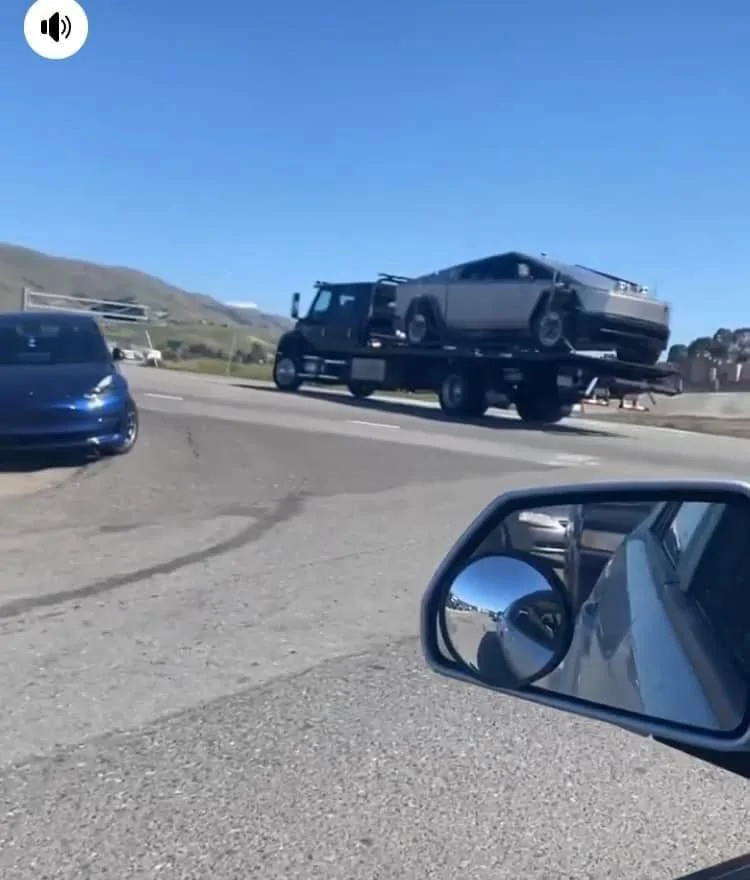 Tesla Cybertruck Cybertruck broke down on the way back from Texas! J/K! Spotted on flatbed. 1649613658963