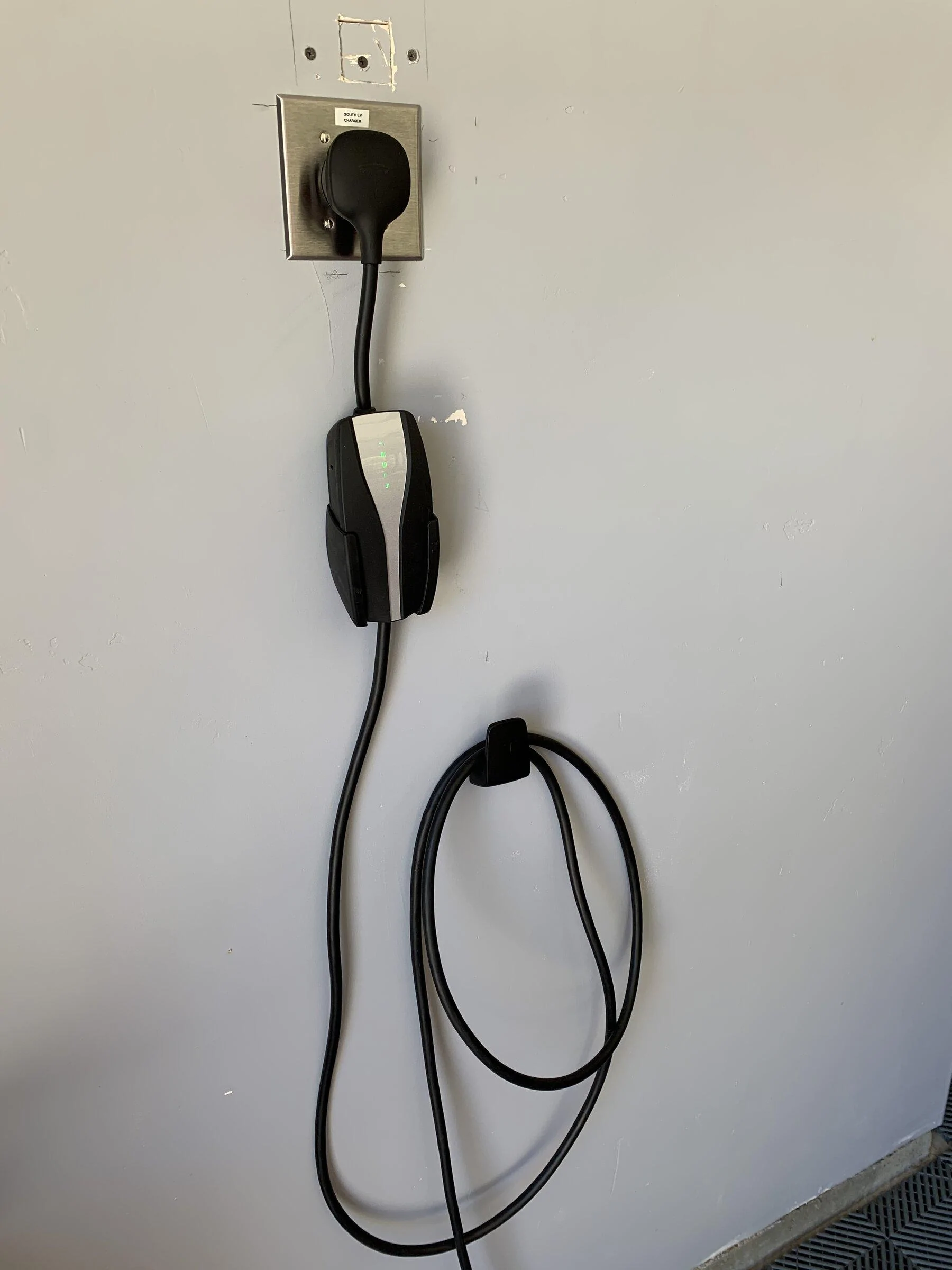 Tesla Cybertruck Major mistake not including charge cables with all new vehicles! IMG_2802