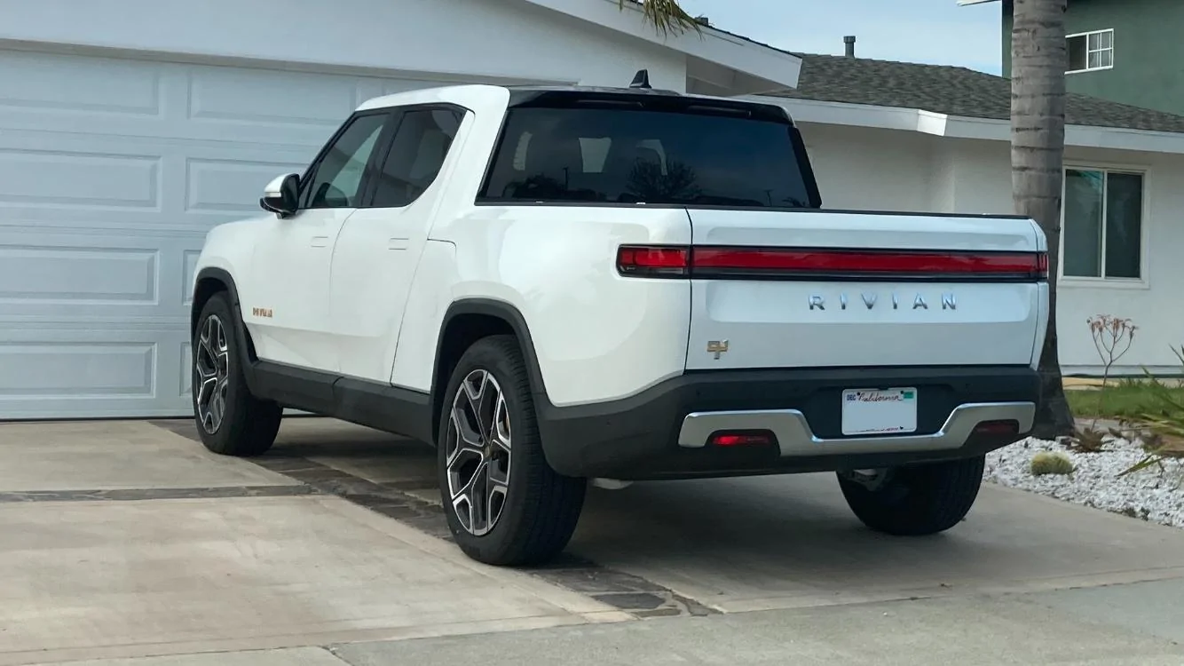 Tesla Cybertruck Rivian sighting 080F814F-1542-46A6-9EC7-605E5359194C