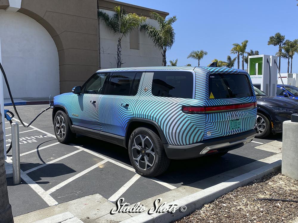 Tesla Cybertruck Release the Kraken - Rivian R1S seen in the Wild Rivian R1S in the Wild