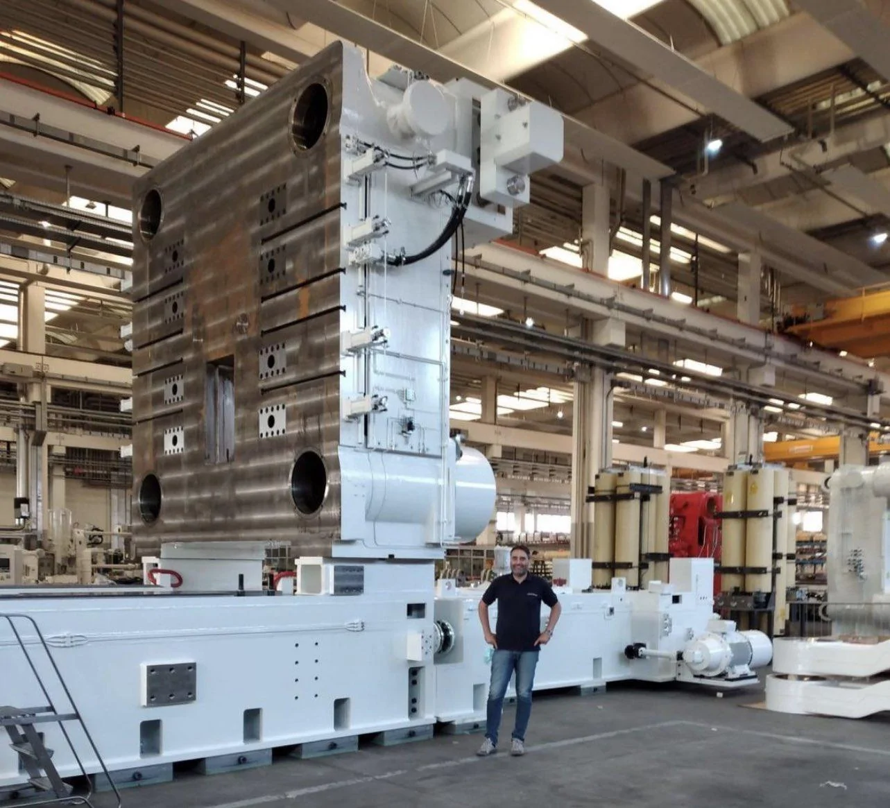 Tesla Cybertruck Cybertruck Press (9000 Ton IDRA Giga Press) being assembled! [Confirmed by Elon Musk] 🍿 FTTzd0tXoAAH6I7