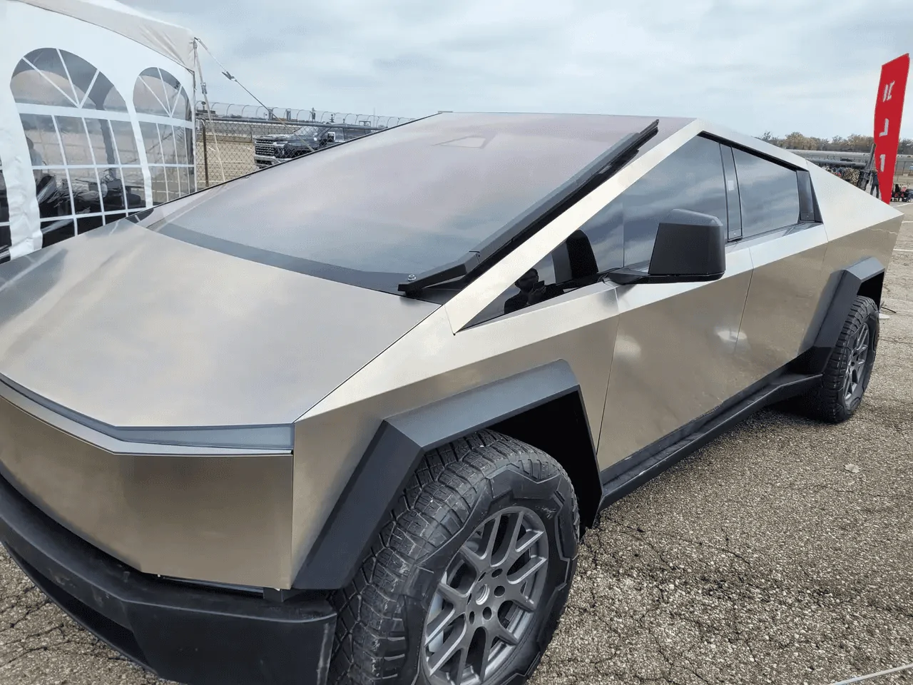 Tesla Cybertruck China Cybertruck owner-Do you think Cypertruck works better with Alpha Dog？ 90b8aceff4f80880b765a5af265dcf5