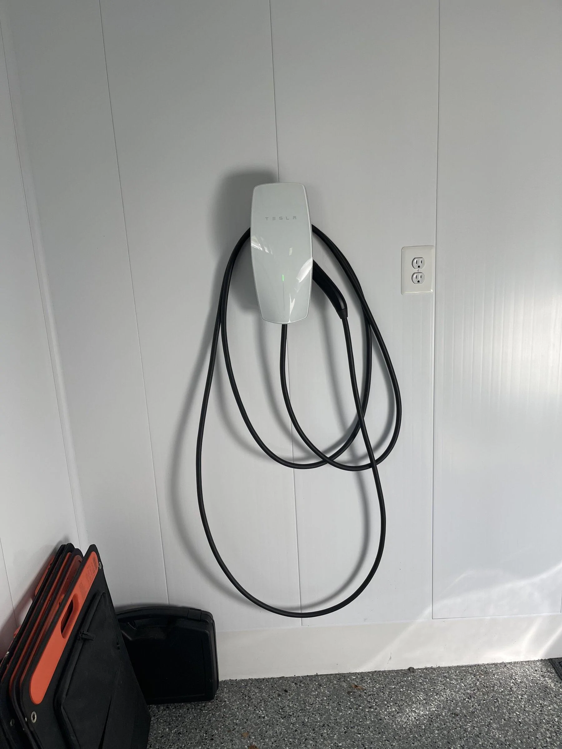 Tesla Cybertruck Does wall charger need to be plugged back in after use? IMG_1792