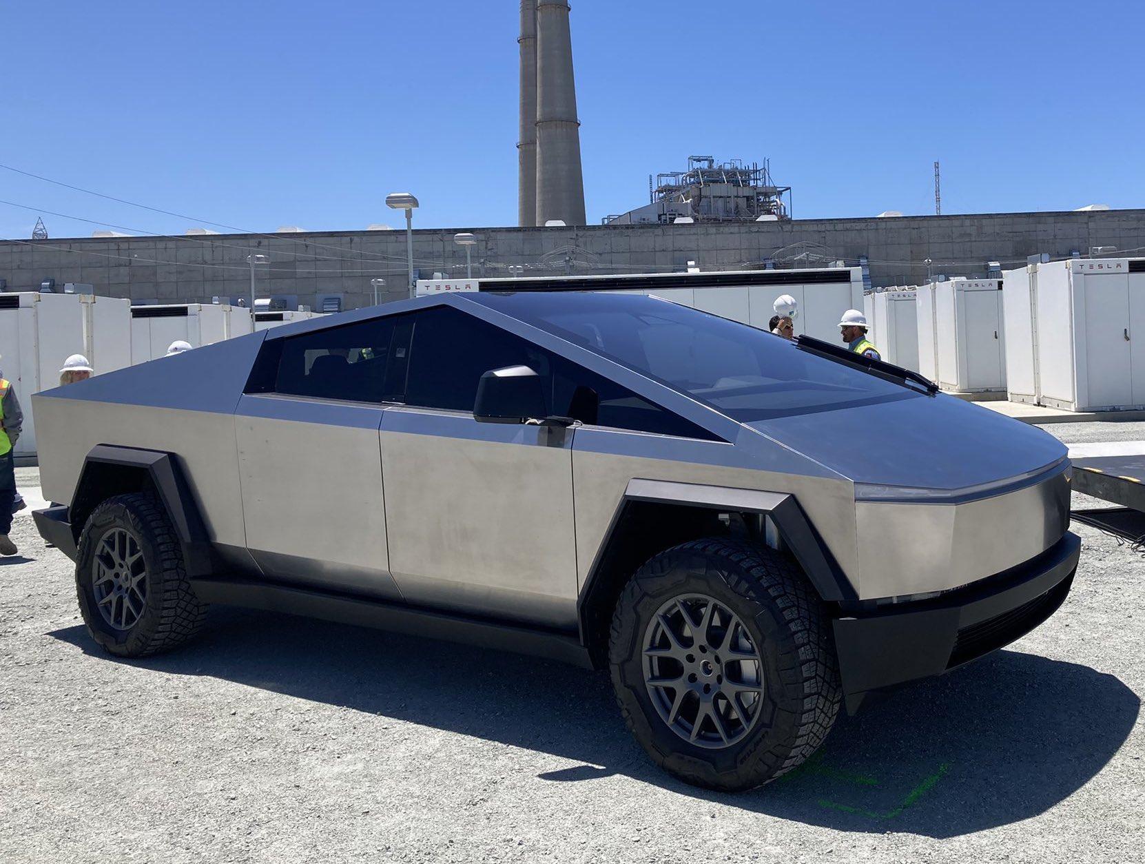 Tesla Cybertruck Cybertruck (w/ 2 piece windshield wiper) trotted out for Tesla's Moss Landing Megapack Battery System commissioning ceremony! Tesla Cybertruck windshield wiper